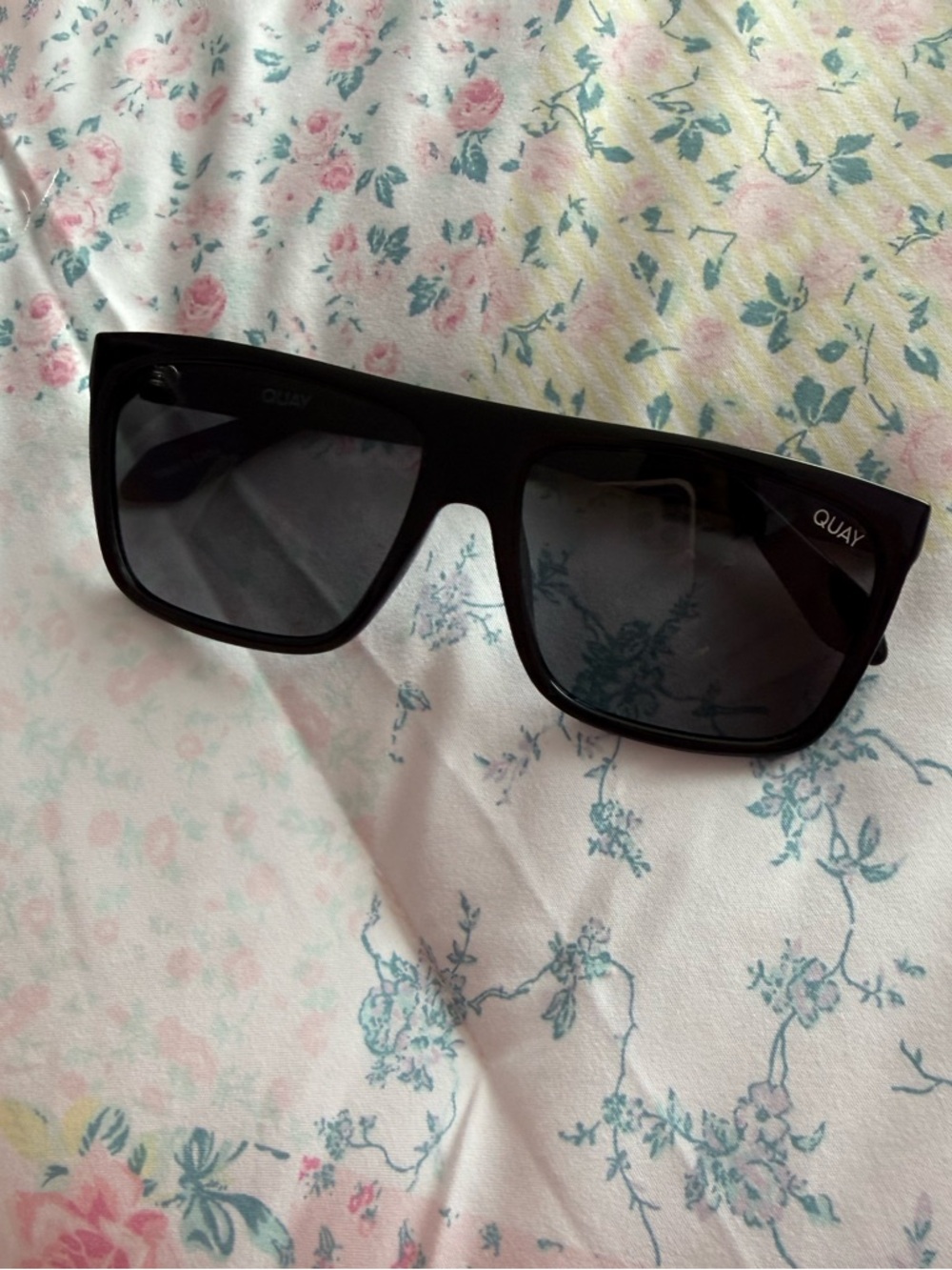 Quay Australia Matte Black Rectangular Sunnies - Picture 2 of 10